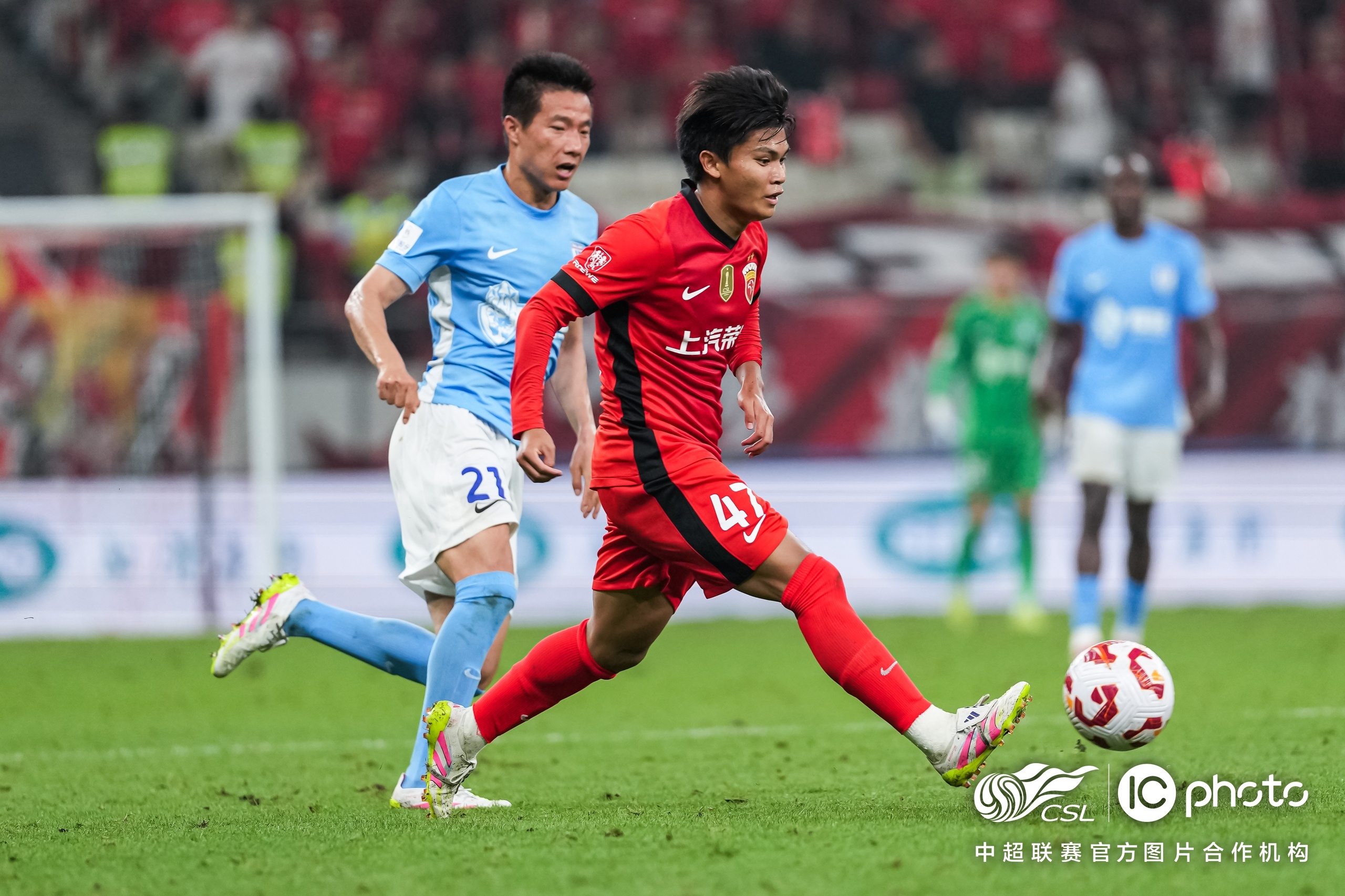 关于赛地聚焦——中超今晚热度飙升；皇家马德里远射贴柱；质疑声仍在；控场能力受关注的信息-米兰体育官网