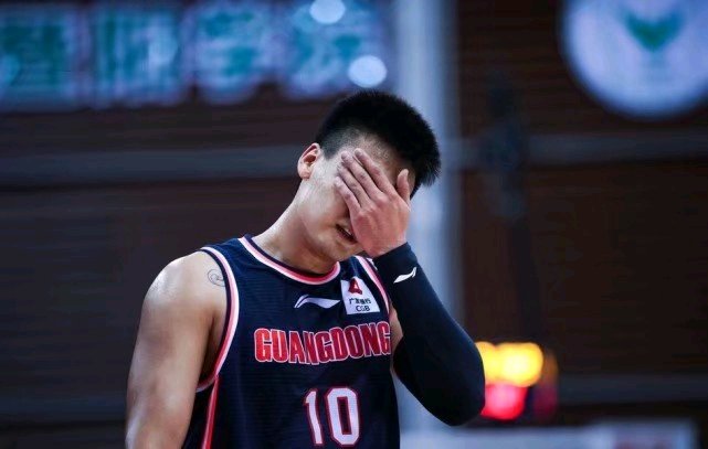 关于广州队今夜防线松动；志在全明星赛名次提升；气氛紧张；轮换策略成焦点的信息-米兰体育app